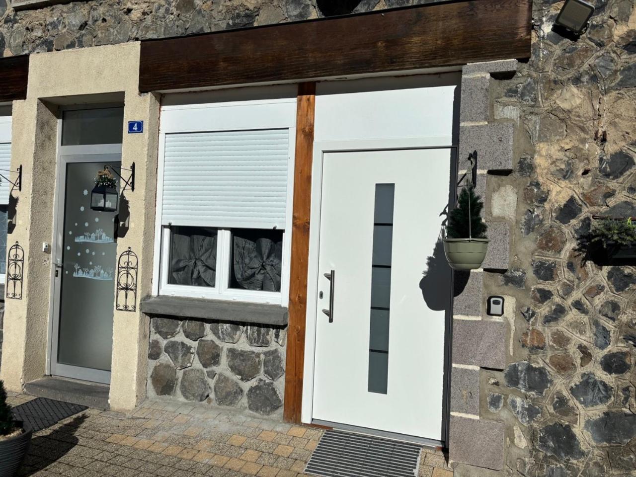 Hotel Des Voyageurs Chez Betty Neussargues en Pinatelle Exteriér fotografie